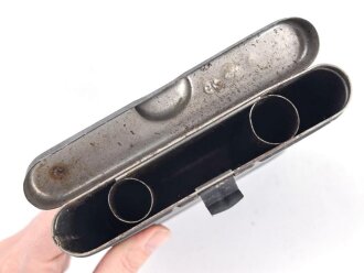 Reinigungsgerät für die Panzerbüchse 39 der Wehrmacht, Hersteller 64 ( Appel) Leere Dose, Originallack