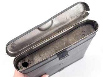 Reinigungsgerät für die Panzerbüchse 39 der Wehrmacht, Hersteller 64 ( Appel) Leere Dose, Originallack