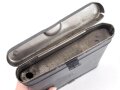 Reinigungsgerät für die Panzerbüchse 39 der Wehrmacht, Hersteller 64 ( Appel) Leere Dose, Originallack
