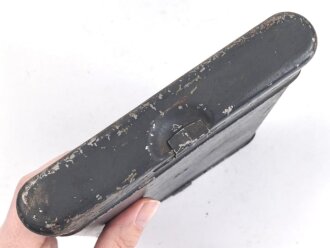 Reinigungsgerät für die Panzerbüchse 39 der Wehrmacht, Hersteller "cnx", Leere Dose, Originallack