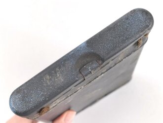 Reinigungsgerät für die Panzerbüchse 39 der Wehrmacht, Hersteller 64 ( Appel) Leere Dose, Originallack, verzogen