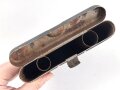 Reinigungsgerät für die Panzerbüchse 39 der Wehrmacht, Hersteller 64 ( Appel) Leere Dose, Originallack, verzogen