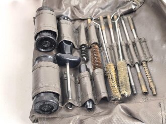 Schweiz, Reinigungsgerät in Rolltasche
