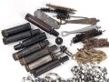 Konvolut Reinigungsgerätedosen und Zubehör meist Wehrmacht. Alles mehr oder weniger defekt