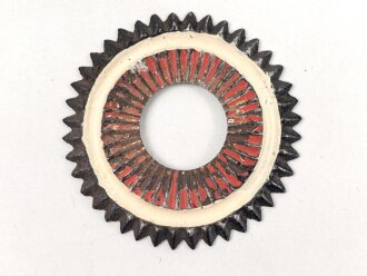Kaiserreich, Kokarde für eine Pickelhaube für Mannschaften. Eisen, zum Teil neuzeitlich lackiert, Durchmesser 52mm