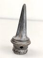 Kaiserreich, Teil einer Pickelhaubenspitze , Eisen, silbern lackiert. Durchmesser unten etwa 37mm