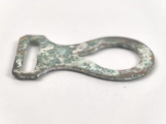 Beschlag für einen Kinnriemen an Knopf 91 für Pickelhaube, Messing