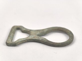 Beschlag für einen Kinnriemen an Knopf 91 für Pickelhaube, Messing