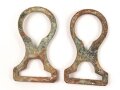Beschlag für einen Kinnriemen an Knopf 91 für Pickelhaube, Messing , Paar, verbogen