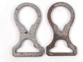 Beschlag für einen Kinnriemen an Knopf 91 für Pickelhaube, Eisen, Paar, verbogen