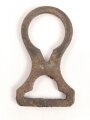 Beschlag für einen Kinnriemen an Knopf 91 für Pickelhaube, Eisen