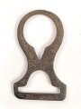 Beschlag für einen Kinnriemen an Knopf 91 für Pickelhaube, Eisen