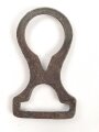 Beschlag für einen Kinnriemen an Knopf 91 für Pickelhaube, Eisen