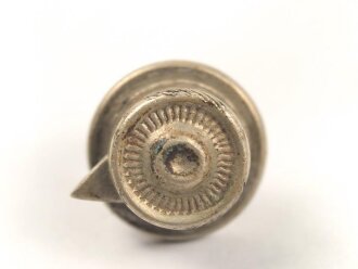 Knopf 91 für eine Pickelhaube. Buntmetall versilbert