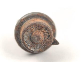 Knopf 91 für eine Pickelhaube. Eisen