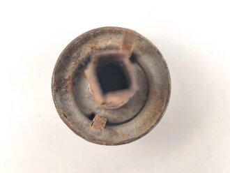 Knopf 91 für eine Pickelhaube. Eisen