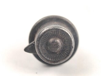 Knopf 91 für eine Pickelhaube. Eisen