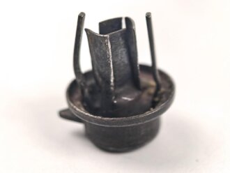 Knopf 91 für eine Pickelhaube. Eisen