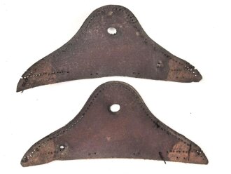 Teile eines Pickelhaubenkorpus, Leder trocken