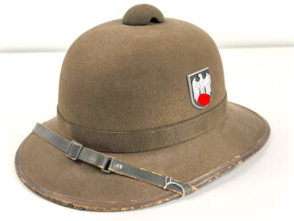 Tropenhelm für Angehörige des Heeres. 2. Modell, im Schweißleder datiert 1942. Kopfgrösse 56. Variante mit braunem Rand