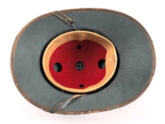Tropenhelm für Angehörige des Heeres. 2. Modell, im Schweißleder datiert 1942. Kopfgrösse 56. Variante mit braunem Rand