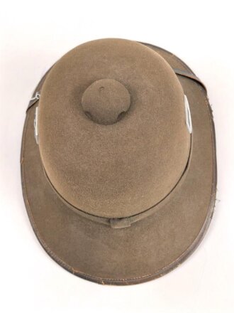Tropenhelm für Angehörige des Heeres. 2. Modell, im Schweißleder datiert 1942. Kopfgrösse 56. Variante mit braunem Rand