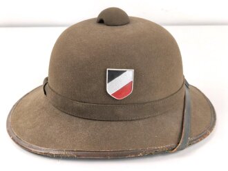 Tropenhelm für Angehörige des Heeres. 2. Modell, im Schweißleder datiert 1942. Kopfgrösse 56. Variante mit braunem Rand