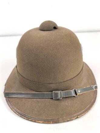 Tropenhelm für Angehörige des Heeres. 2. Modell, im Schweißleder datiert 1942. Kopfgrösse 56. Variante mit braunem Rand