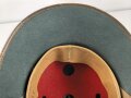Tropenhelm für Angehörige des Heeres. 2. Modell, im Schweißleder datiert 1942. Kopfgrösse 56. Variante mit braunem Rand
