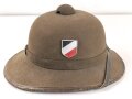 Tropenhelm für Angehörige des Heeres. 2. Modell, im Schweißleder datiert 1942. Kopfgrösse 56. Variante mit braunem Rand