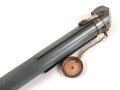 1.Weltkrieg Grabenperiskop von Goerz Berlin. Klare Durchsicht, Verstellung einwandfrei, mit dem zugehörigen Regenschutzdeckel. Gesamtlänge 75cm. Der abschraubbare Griff leicht beschädigt, sonst in aussergewöhnlich gutem Zustand