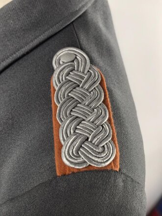 Luftwaffe, Waffenrock für einen Major Luftnachrichten. Eigentumstück in gutem Gesamtzustand, die Effekten originalvernäht, Schneideretikett von 1941