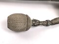 Bayern, Säbel für Offiziere der Infanterie. Beidseitig geätzt Klinge mit Motto " In treue fest" . Klingenrücken mit Vertriebslogo " Ernst Dietze Augsburg" Ungereinigtes Stück in gutem Gesamtzustand, mit anhängendem Portepee