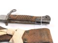 1.Weltkrieg, Seitengewehr Modell 1898/05 alter Art in Stahlblechscheide. Preussische Abnahme von 1915, im Koppelschuh mit Troddel. Guter Gesamtzustand