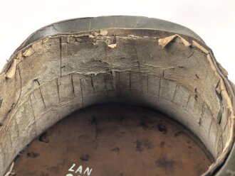 Bayern, Tschako für Landwehr Modell 1825. Der Deckel aus Blech, der silberne Kordon unvollständig. Innenfutter fehlt, sonst guter Gesamtzustand.