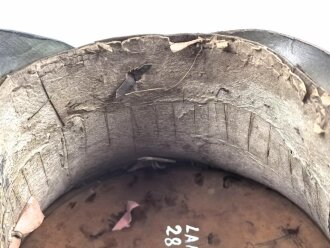 Bayern, Tschako für Landwehr Modell 1825. Der Deckel aus Blech, der silberne Kordon unvollständig. Innenfutter fehlt, sonst guter Gesamtzustand.