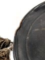 Bayern, Tschako für Landwehr Modell 1825. Der Deckel aus Blech, der silberne Kordon unvollständig. Innenfutter fehlt, sonst guter Gesamtzustand.