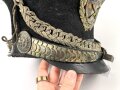 Bayern, Tschako für Landwehr Modell 1825. Der Deckel aus Blech, der silberne Kordon unvollständig. Innenfutter fehlt, sonst guter Gesamtzustand.