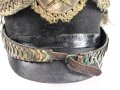 Bayern, Tschako für Landwehr Modell 1825. Der Deckel aus Blech, der silberne Kordon unvollständig. Innenfutter fehlt, sonst guter Gesamtzustand.