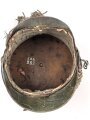 Bayern, Tschako für Landwehr Modell 1825. Der Deckel aus Blech, der silberne Kordon unvollständig. Innenfutter fehlt, sonst guter Gesamtzustand.