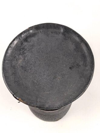 Bayern Landwehrtschako, Übergangsmodell 1850 mit Emblem des Bürgerwehrhelm M1850. Der Deckel vorne gebrochen, sonst guter Gesamtzustand