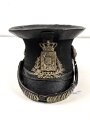 Bayern Landwehrtschako, Übergangsmodell 1850 mit Emblem des Bürgerwehrhelm M1850. Der Deckel vorne gebrochen, sonst guter Gesamtzustand