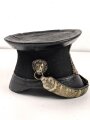 Bayern Landwehrtschako, Übergangsmodell 1850 mit Emblem des Bürgerwehrhelm M1850. Der Deckel vorne gebrochen, sonst guter Gesamtzustand
