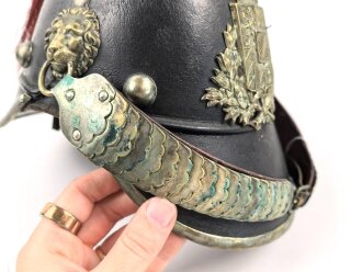 Bayern, Helm für Angehörige der Bürgerwehr Artillerie Modell 1850. Zusammengehöriges, in allen Teilen originales Stück