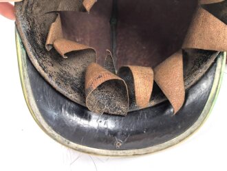 Bayern, Helm für Angehörige der Bürgerwehr Artillerie Modell 1850. Zusammengehöriges, in allen Teilen originales Stück