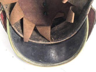 Bayern, Helm für Angehörige der Bürgerwehr Artillerie Modell 1850. Zusammengehöriges, in allen Teilen originales Stück