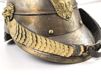 Bayern, Mannschaftshelm für Kürassiere Modell 1842 in der Trageweise ab 1864. Vor langer Zeit  gereinigtes Kammerstück in gutem Gesamtzustand, das Innenfutter fehlt.