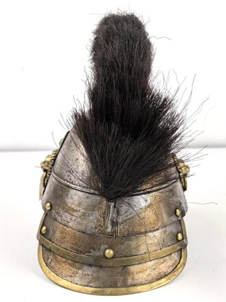 Bayern, Mannschaftshelm für Kürassiere Modell 1842 in der Trageweise ab 1864. Vor langer Zeit  gereinigtes Kammerstück in gutem Gesamtzustand, das Innenfutter fehlt.