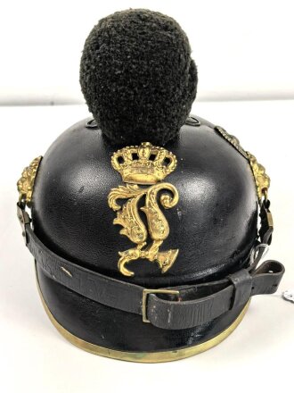 Bayern, Raupenhelm Modell 1868 für Mannschaften der Infanterie. Die originale Webpelzraupe mit kleinem Mottenschaden, sonst guter Gesamtzustand