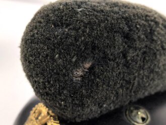 Bayern, Raupenhelm Modell 1868 für Mannschaften der Infanterie. Die originale Webpelzraupe mit kleinem Mottenschaden, sonst guter Gesamtzustand